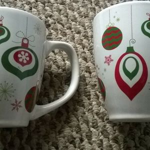2 CALIFORNIA PANTRY Christmas Coffee Mugs Red & Gr
